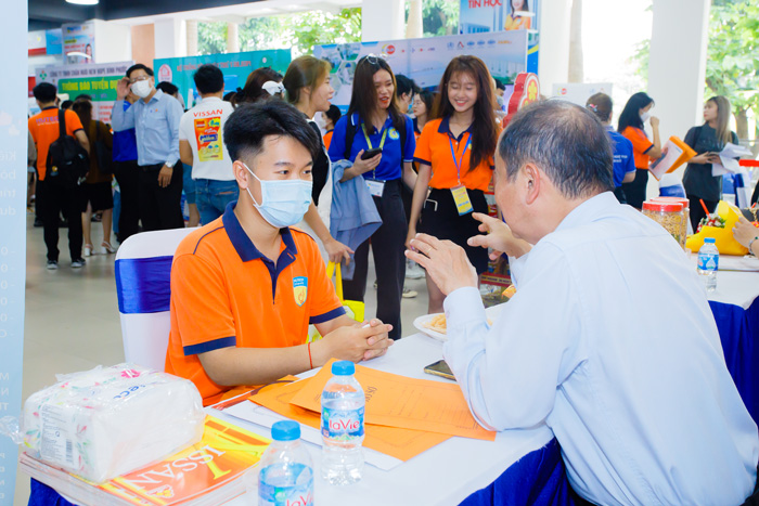 ngành thú y chăn nuôi, tuyển dụng, đại học công nghệ tphcm, hutech