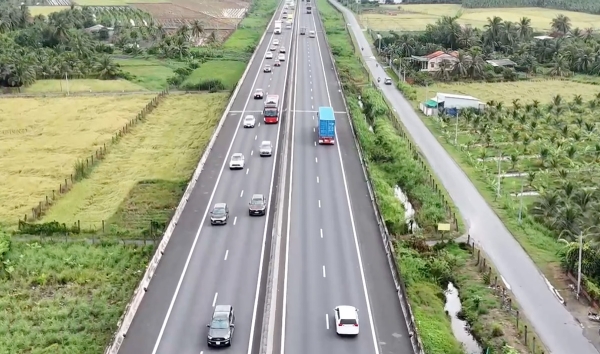 Tuyến cao tốc TP Hồ Chí Minh - Cần Thơ thông thoáng ngày đầu nghỉ lễ