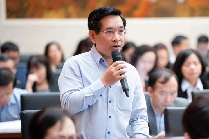 Đại biểu gợi ý đốt thẻ Visa cho người âm thay vì vàng mã