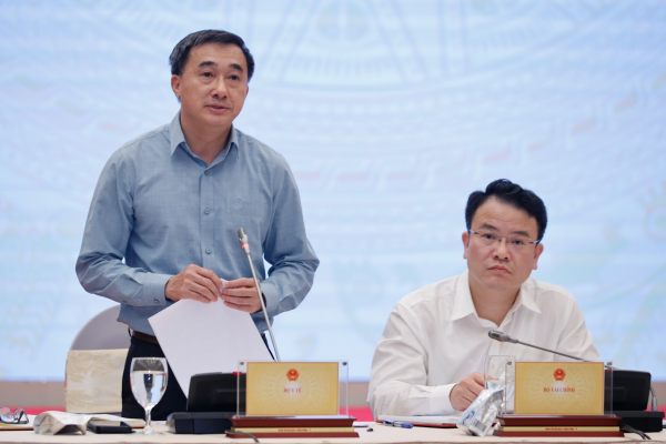 Miễn viện phí, khám sức khỏe định kỳ cho người dân mỗi năm một lần