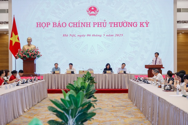 Miễn viện phí, khám sức khỏe định kỳ cho dân mỗi năm một lần
