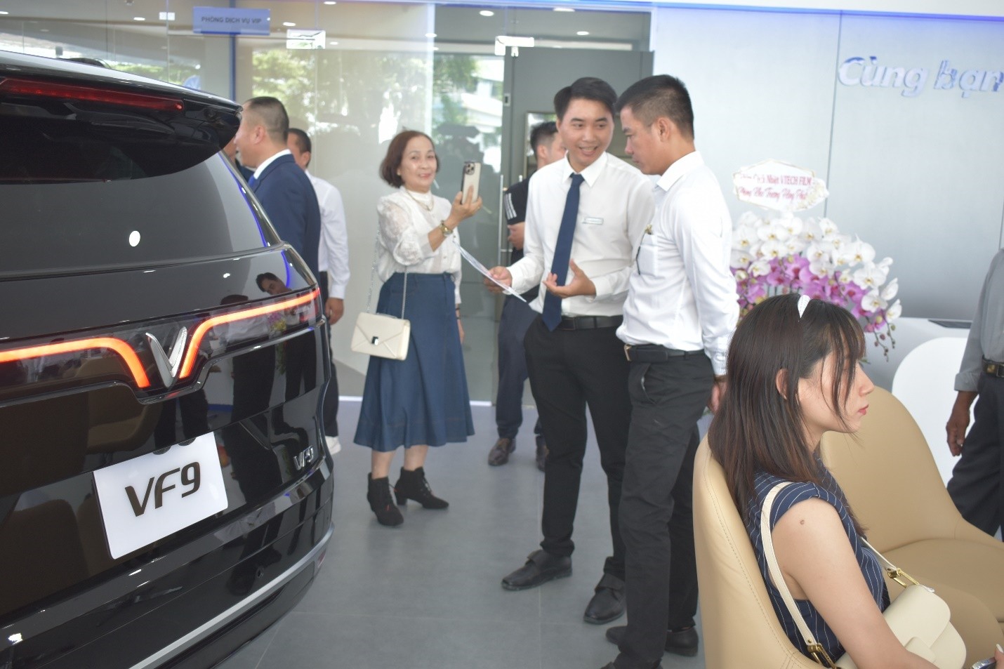 VinFast Việt Huỳnh Gia Chính Thức Khai Trương Showroom 3S Tại Thuận An, Bình Dương