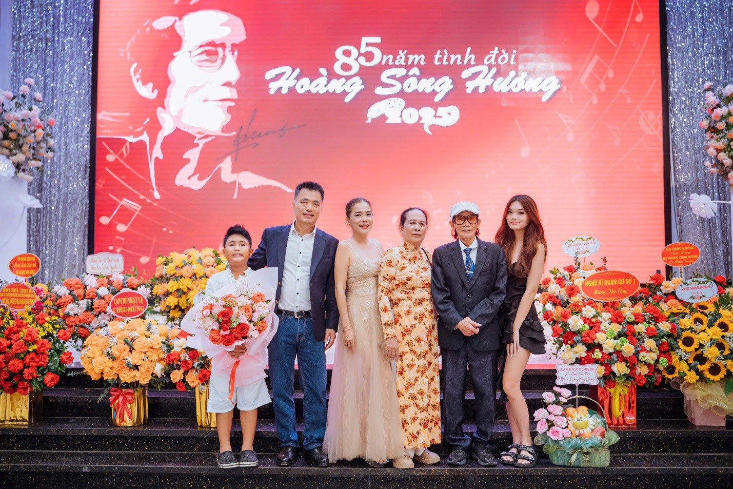 Ca sĩ Mỹ Lệ mở đêm nhạc tri ân cha - nhạc sĩ Hoàng Sông Hương