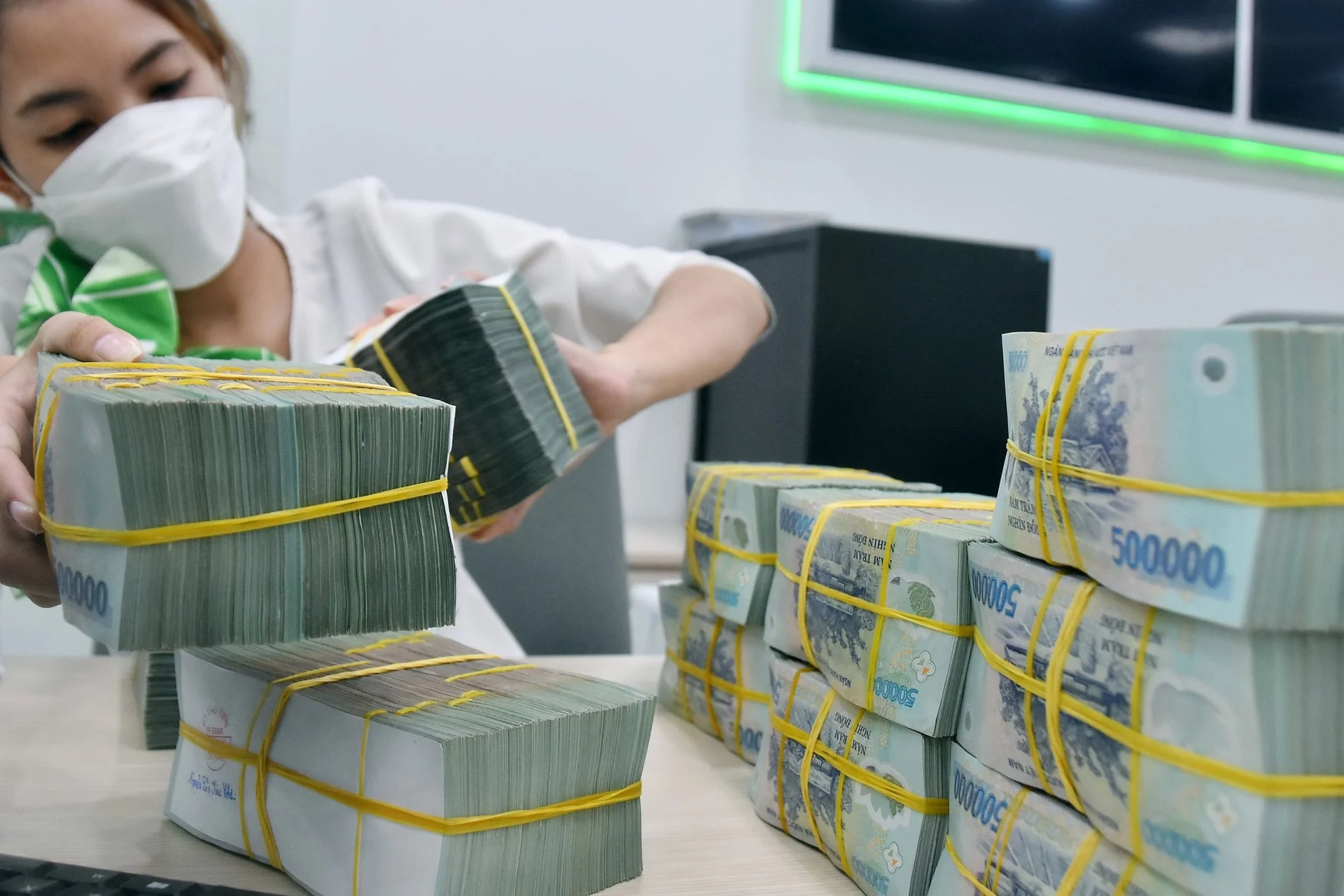 Nợ xấu tại nhiều ngân hàng tăng vọt, có tổ chức tín dụng lên tới 3,8%