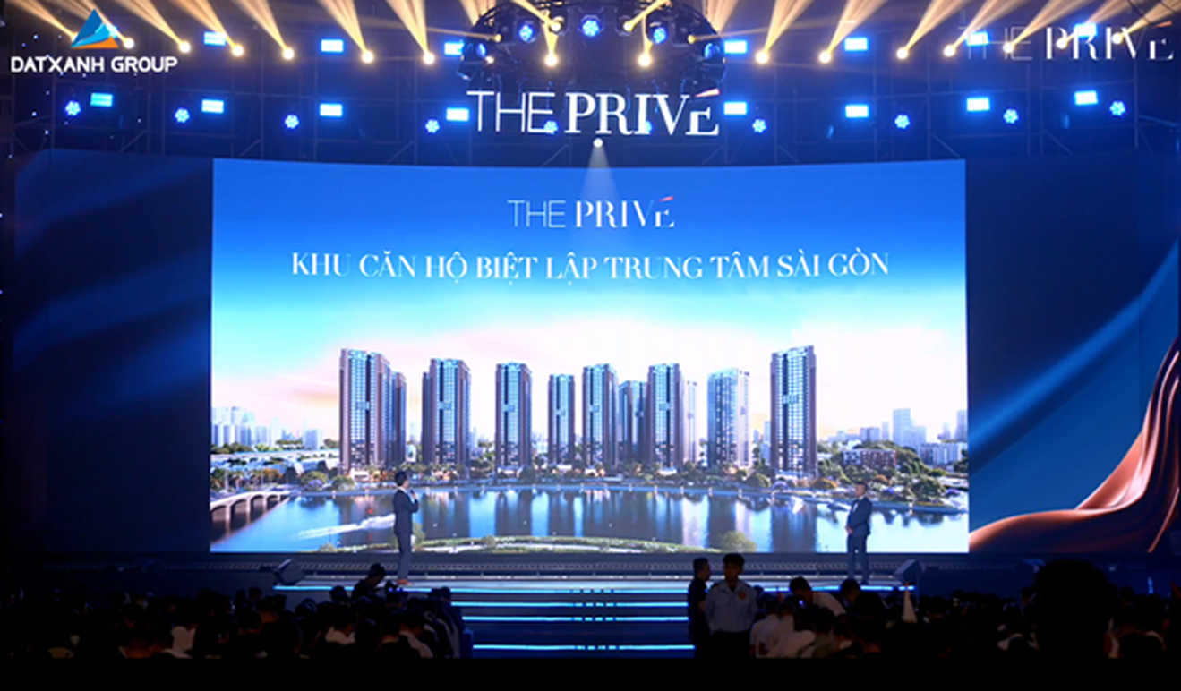 Hàng chục khách hàng phản đối tại lễ ra quân dự án căn hộ The Privé của Đất Xanh