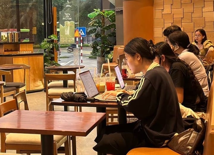 Chuyện gì đang xảy ra với The Coffee House?