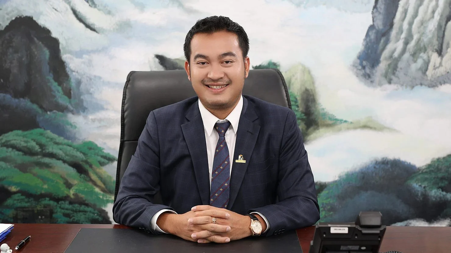 Phong tỏa tài khoản Đông Tây Land do nợ thuế