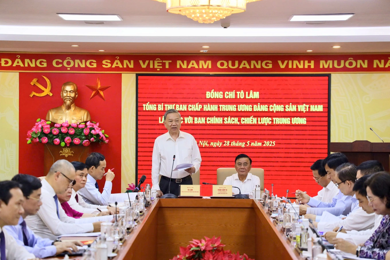 Tổng Bí thư Tô Lâm yêu cầu việc quản lý thị trường vàng cần chuyển từ “siết để kiểm soát” sang “mở để quản trị” 