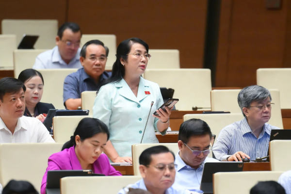 'Dân kêu trời vì có tiền mà không sử dụng được'