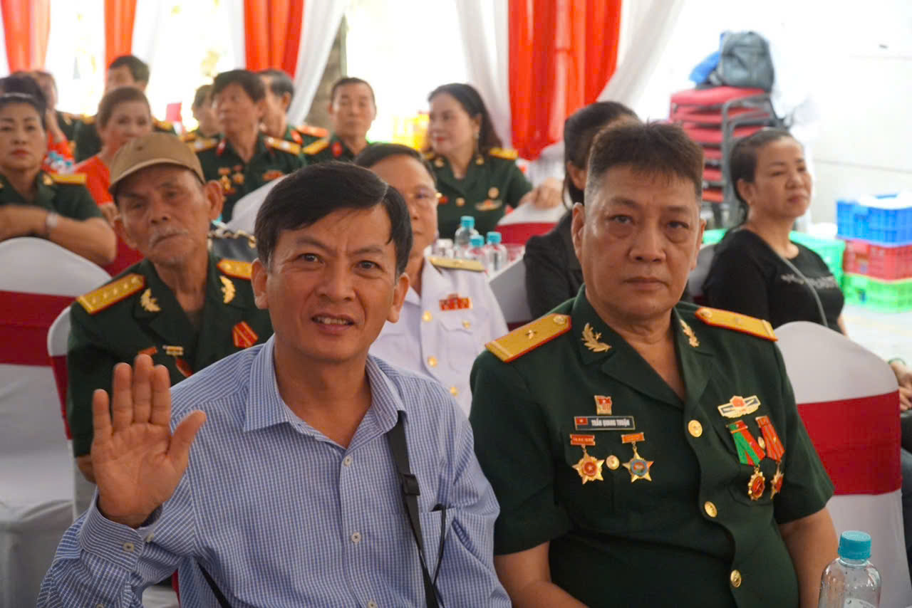Thầm lặng phụng sự Nhân dân, Tổ quốc bằng ngòi bút