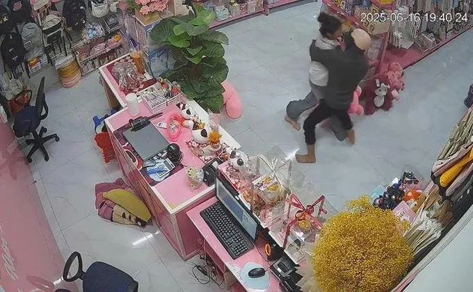 Bắt giữ hai đối tượng cướp cửa hàng chỉ sau 24 giờ