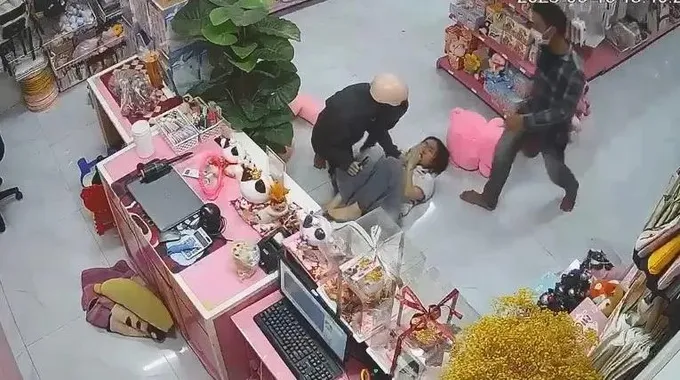 Bắt giữ hai đối tượng cướp cửa hàng chỉ sau 24 giờ