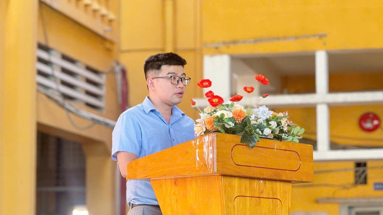 Anh Phạm Xuân Túy, phó Chủ tịch UBND phường Phạm Ngũ Lão nhiệt huyết trong công việc.