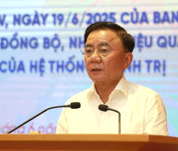 Bộ Chính trị: Nghiêm cấm liên hoan, chúc mừng nhận chức, lên chức sau sáp nhập tỉnh, xã