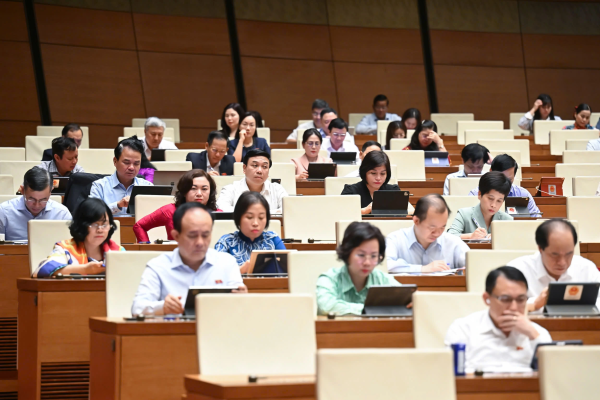 Chính thức miễn học phí cho học sinh công lập cả nước, hỗ trợ học sinh tư thục