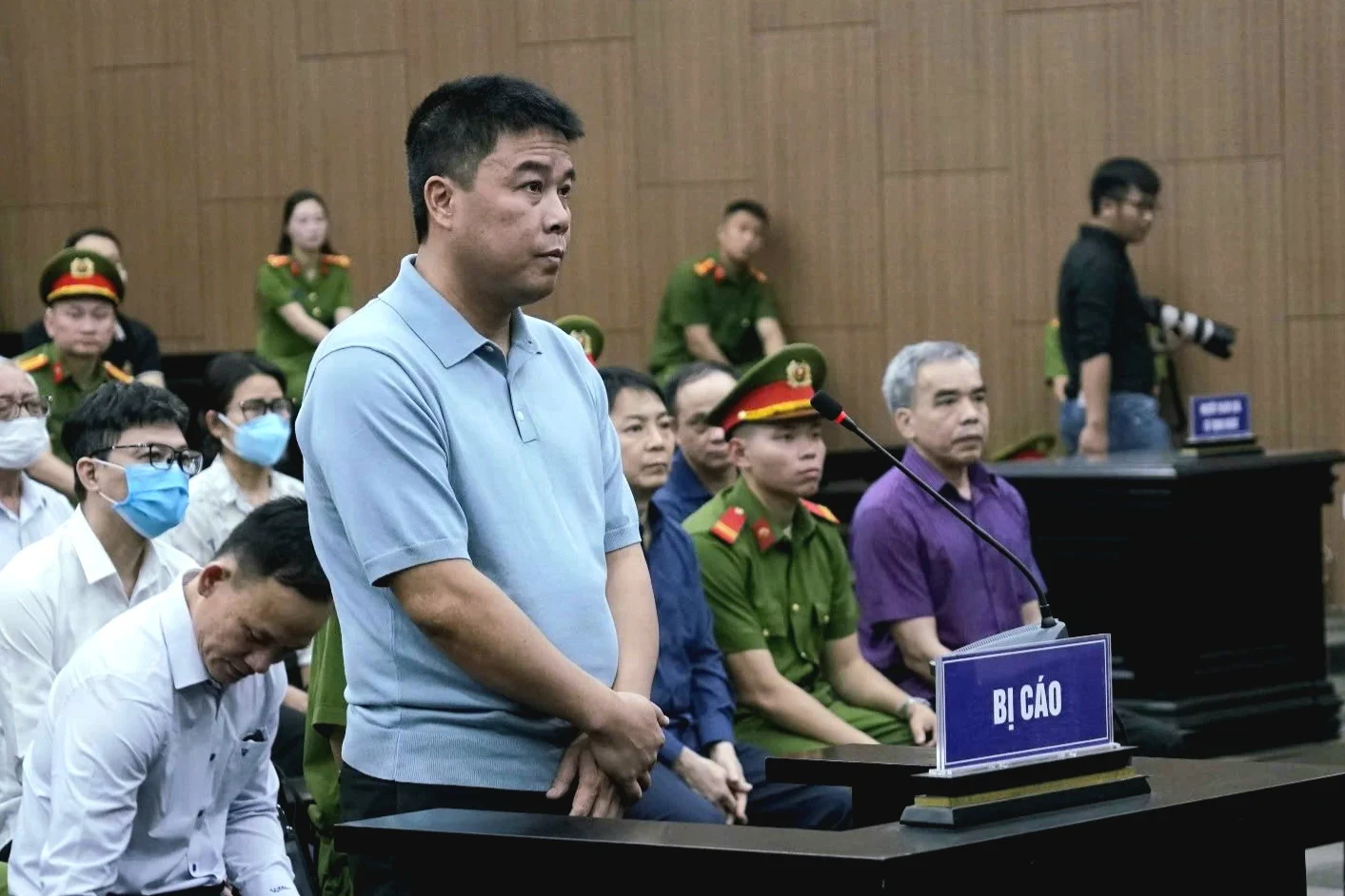 Cuốn sổ viết tay của Thủ quỹ kiêm Phó Tổng giám đốc - người không biết dùng máy vi tính tiết lộ những khoản “tiền đen” của Tập đoàn Phúc Sơn