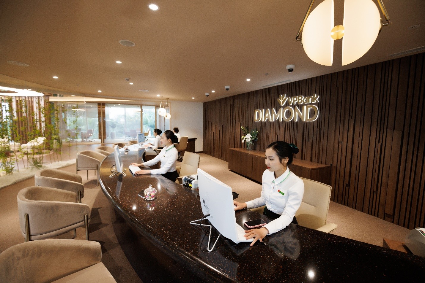 Khẳng định chuẩn mực ngân hàng ưu tiên, VPBank Diamond tiếp tục chinh phục giải thưởng quốc tế 