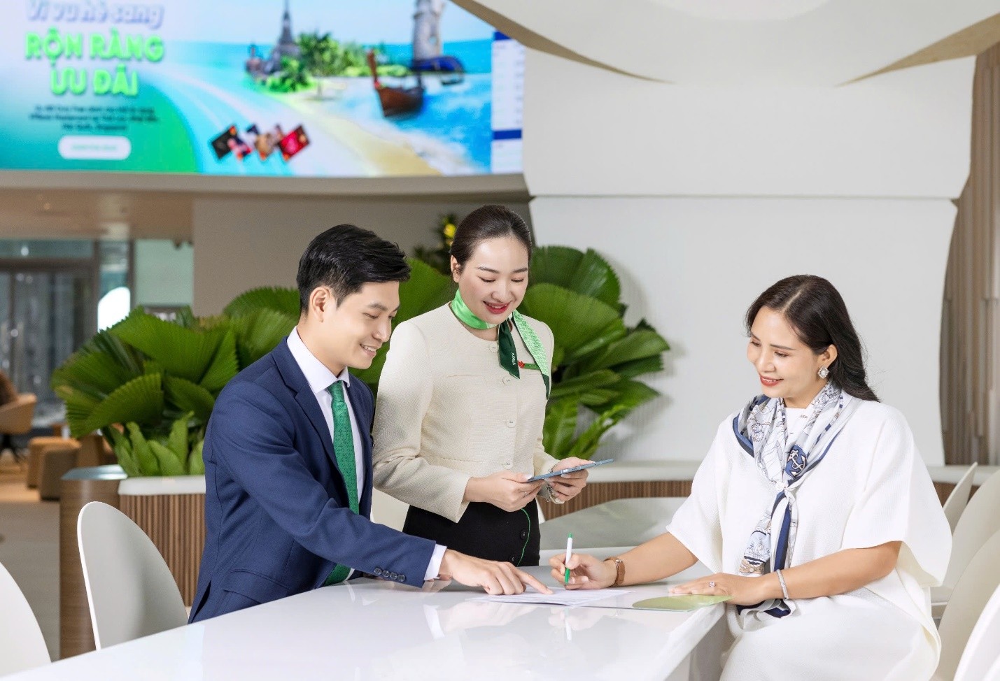 Khẳng định cam kết đồng hành cùng nữ doanh nhân, VPBank nhận giải thưởng quốc tế danh giá