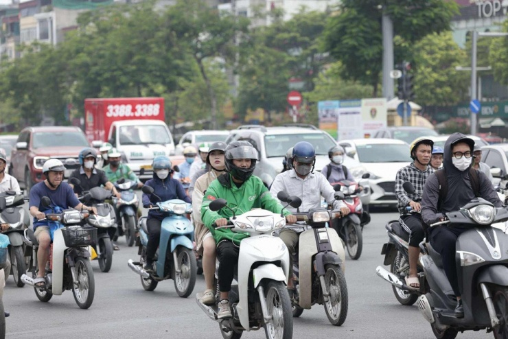 Chủ tịch Hà Nội: Không vì lợi ích người đi xe máy cũ nát mà ảnh hưởng đến cả triệu người dân