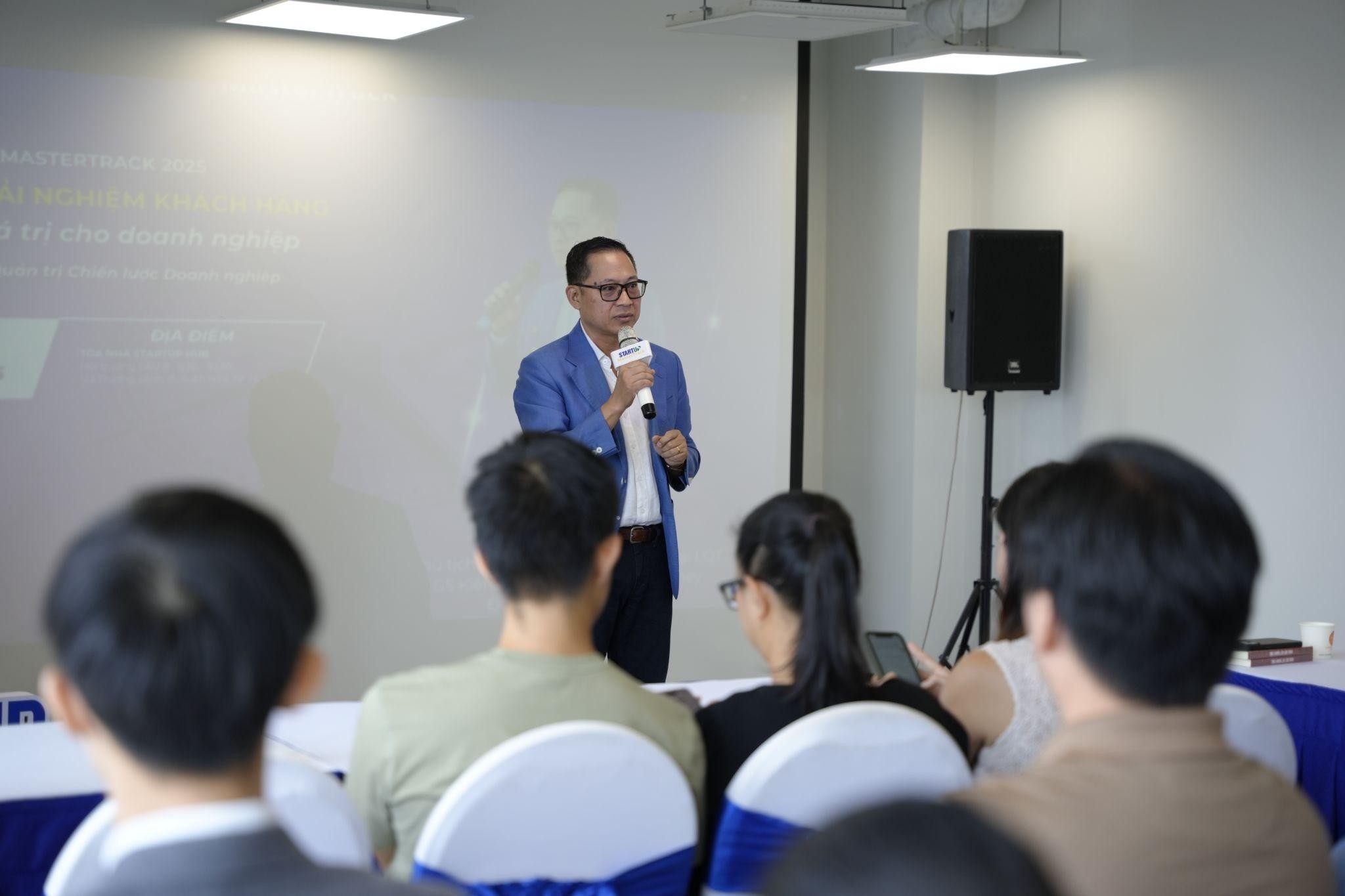 tien-si-ly-qui-trung-dong-hanh-cung-startup-mastertrack-2025-1757931015.jpg