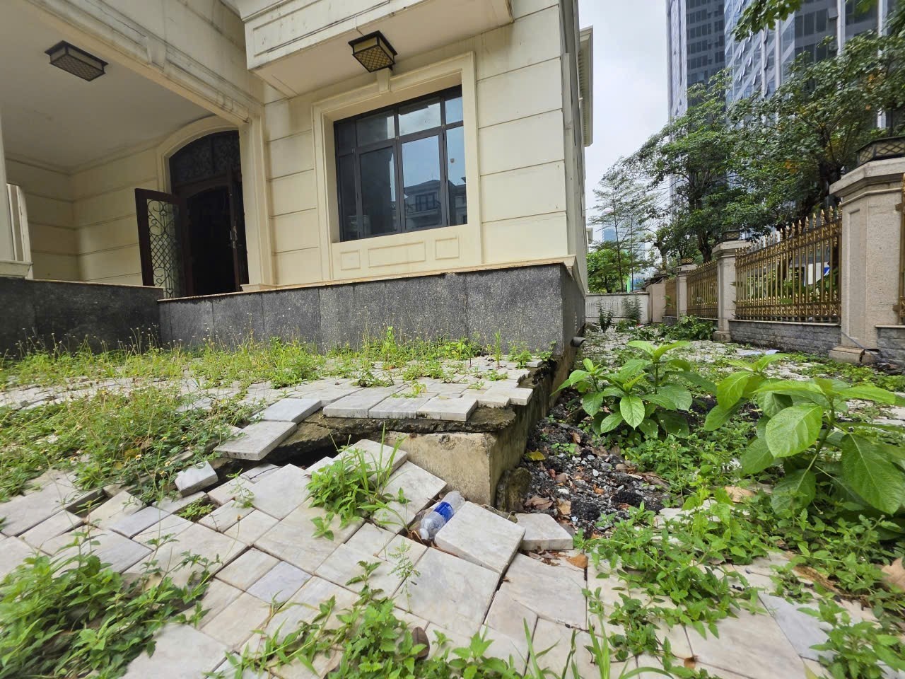 cu-dan-to-thi-cong-du-an-cua-masterise-homes2-1789217087.jpg