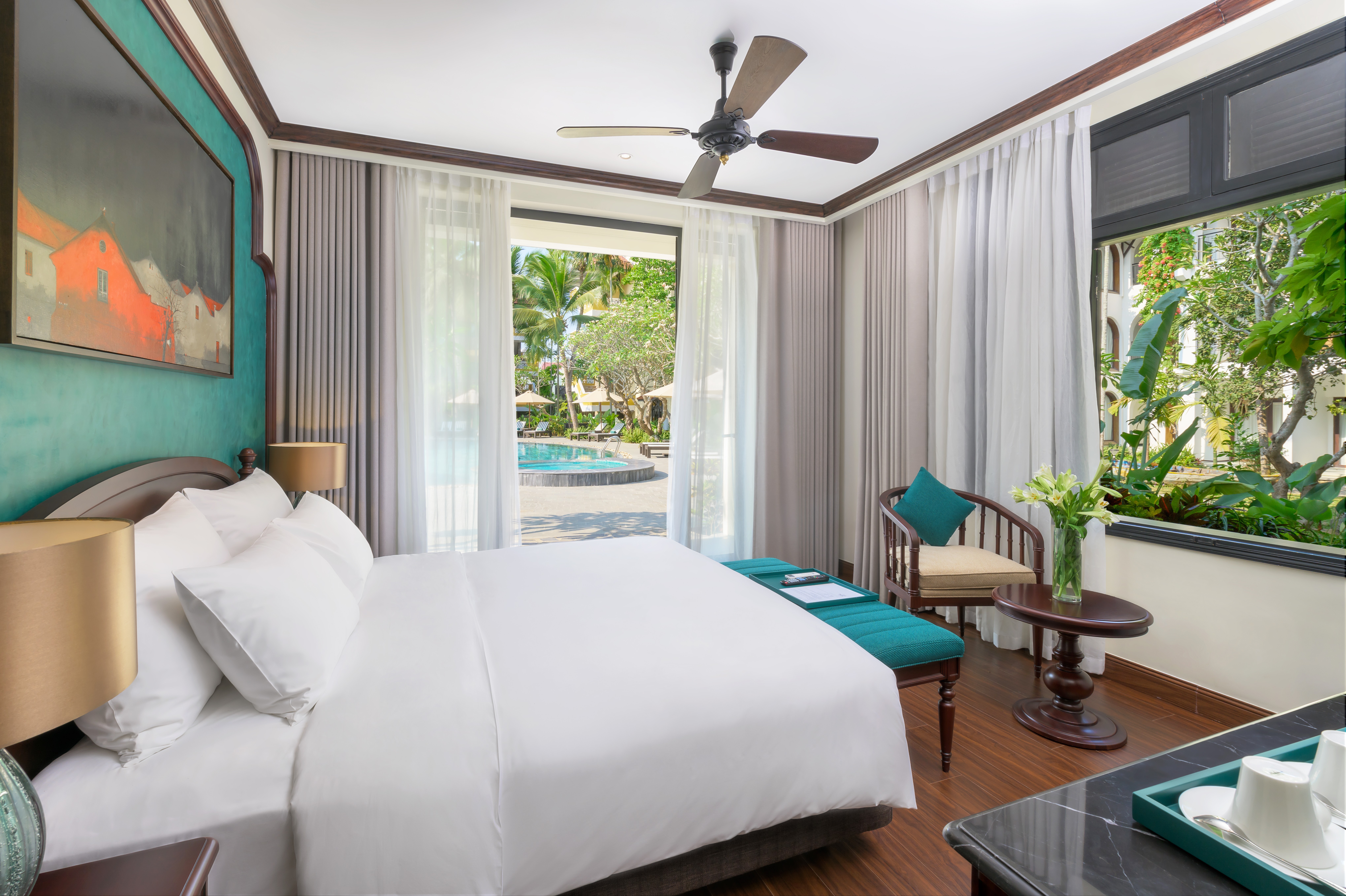 2deluxe-room-1789432089.jpg
