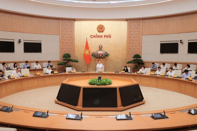 pho-thu-tuong-yeu-cau-nhnn-nghien-cuu-phat-hanh-trai-phieu-bang-usd-1754182574.jpg