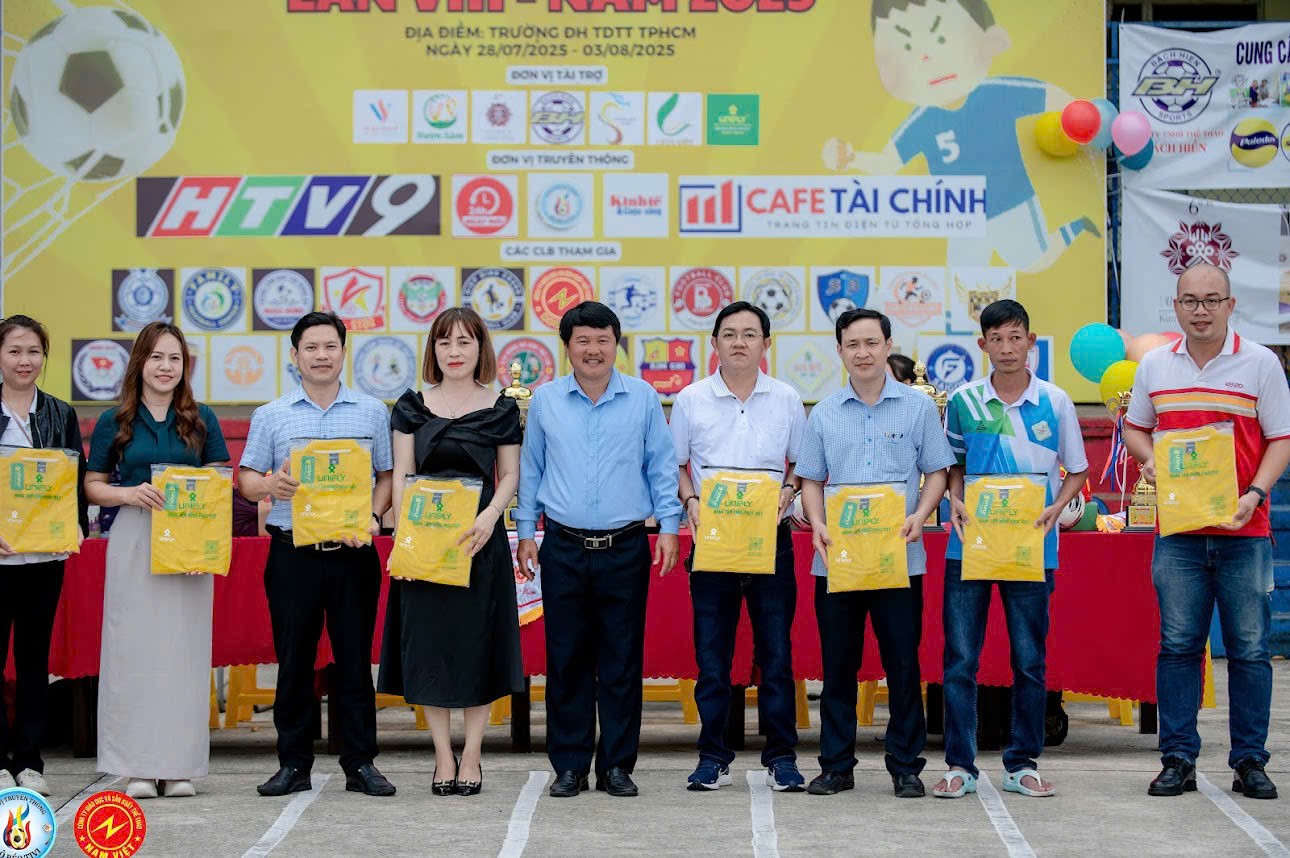 giai-bong-da-cac-cau-lac-bo-nang-khieu-toan-quoc-tranh-cup-hong-sam-kims-red-ginseng-lan-thu-8-nam-2025-1754373290.jpg
