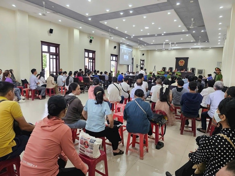 banh-ve-quang-cao-bat-dong-san-phoi-canh-nhu-mo-coc-tien-la-bay-mau-1754698431.jpg