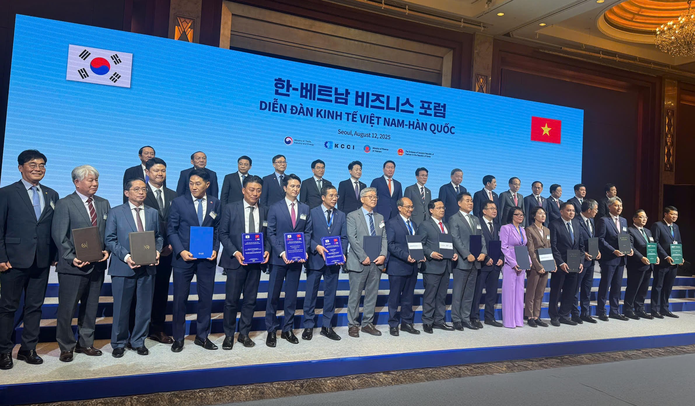 lan-dau-tien-viet-nam-co-don-hang-xuat-khau-5000-may-bay-van-tai-khong-nguoi-lai-den-quoc-gia-hi-tech-1755065442.jpg