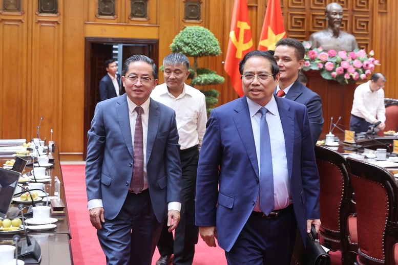 thu-tuong-lam-viec-voi-tap-doan-cong-nghe-vua-xuat-khau-5000-uav-sang-han-quoc-1755076686.jpg