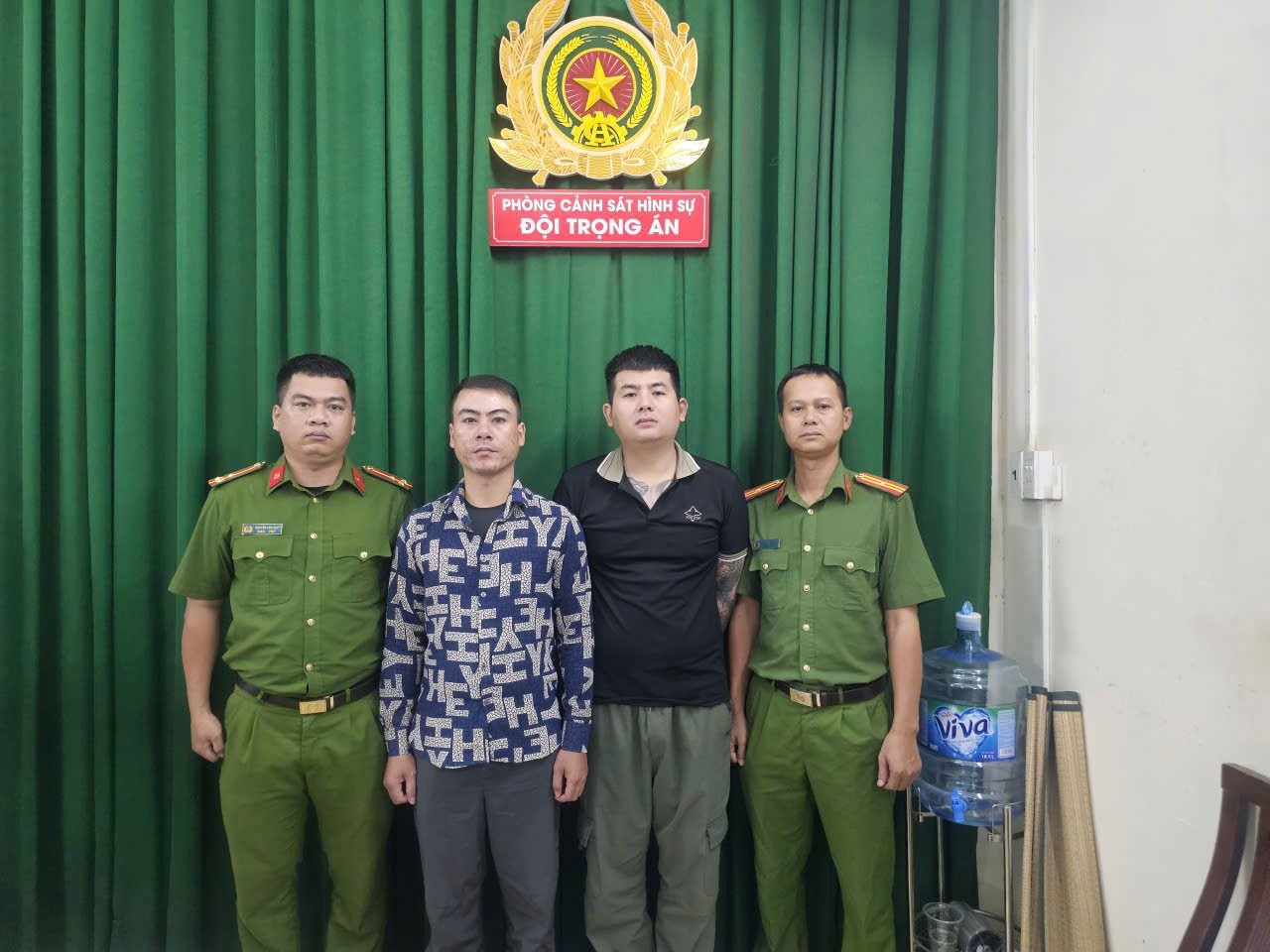 bat-nhom-tin-dung-den-ep-nguoi-vay-phai-the-chap-clip-khoa-than-icloud-dien-thoai-1756599048.jpg