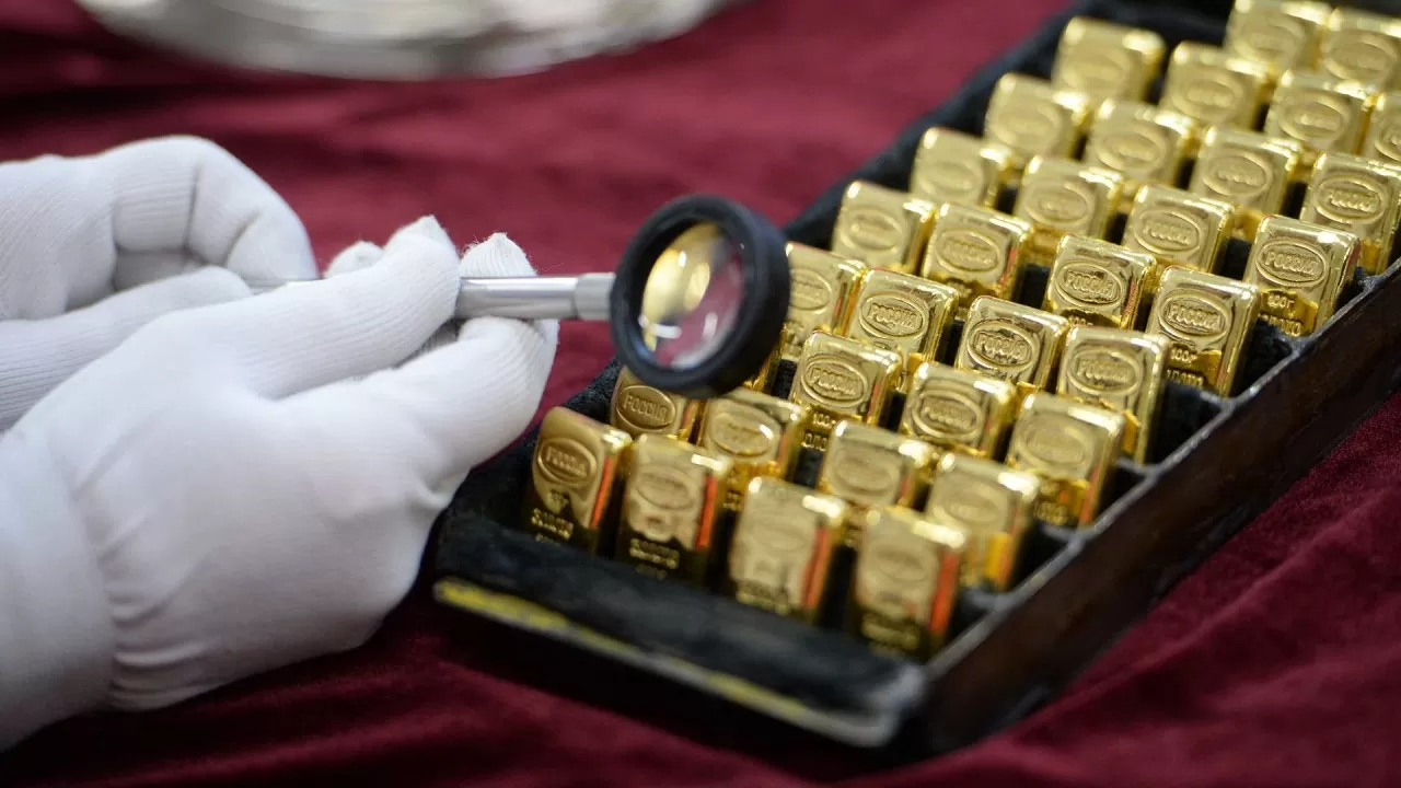 gia-vang-hom-nay-sjc-vuot-130-trieu-dong-truoc-ky-nghi-le-29-thi-truong-dan-bot-khat-1756598428.jpg