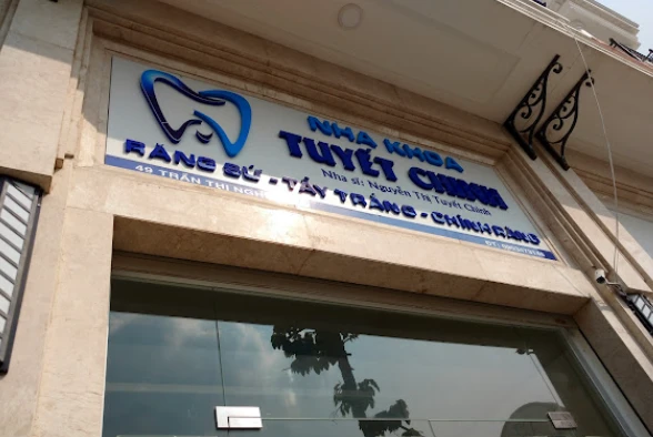 dinh-chi-co-so-nha-khoa-co-bac-si-cam-gay-danh-khach-o-tphcm-1-1757334845.jpg