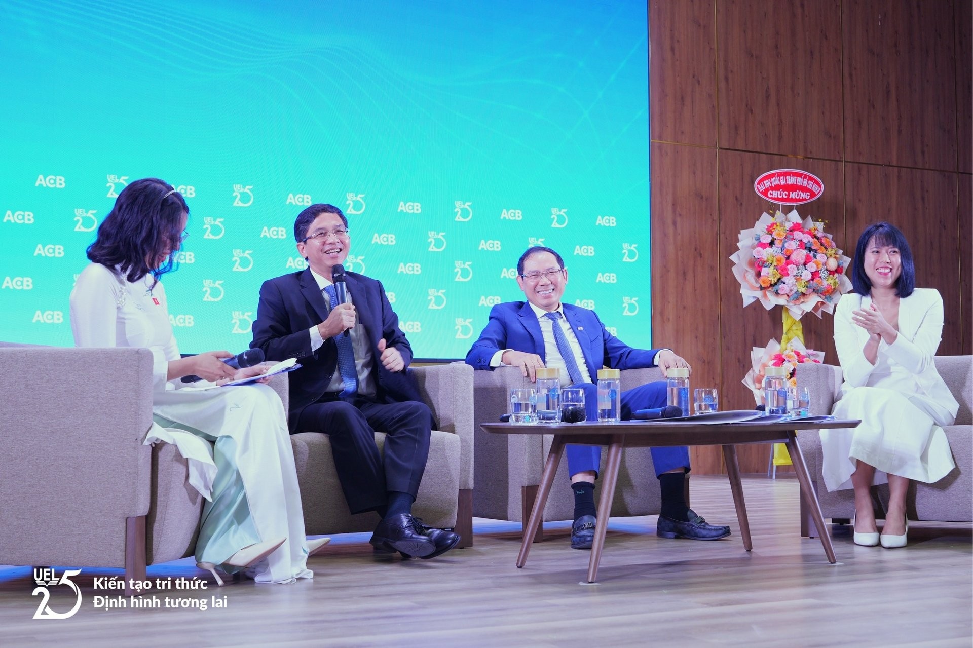 duyet-ho-so-10-phut-thay-vi-10-ngay-ai-cuop-viec-lam-cua-nhan-vien-ngan-hang-1757476751.jpg