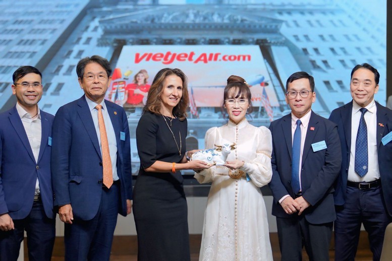 doanh-nghiep-viet-khang-dinh-khat-vong-hoi-nhap-go-cuasan-chung-khoan-lon-nhat-the-gioi-1758672565.jpg