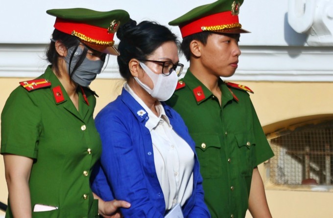 cuu-tong-giam-doc-sjc-le-thuy-hang-ra-toa-1758768163.jpg