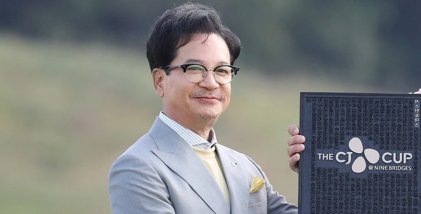 chan-dung-chu-tich-tap-doan-mo-tiec-thac-loan-moi-tuan-1759032646.jpg