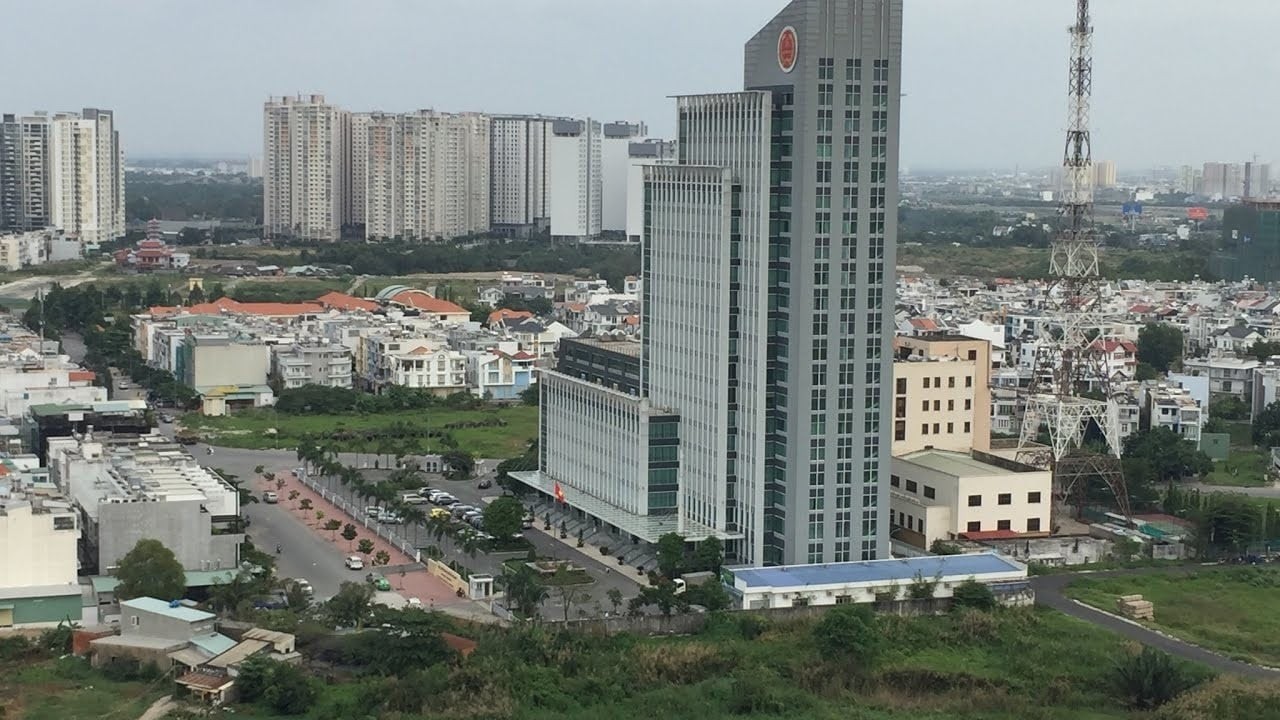 tp-hcm-hon-2700-doanh-nghiep-ca-nhan-bi-beu-ten-vi-no-thue-4400-ty-dong-1759148534.jpg