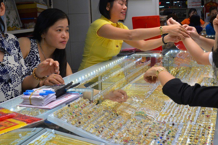 gia-vang-hom-nay-3-10-o-at-ban-thao-1759462570.jpg
