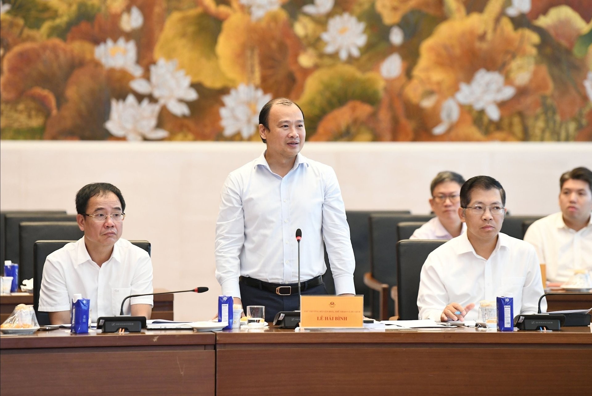 thu-truong-thuong-truc-bo-vhttdl-le-hai-binh-sua-luat-bao-chi-de-nhung-nguoi-lam-bao-song-bang-nghe-1760192461.jpg