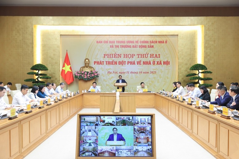 thu-tuong-chu-tri-phien-hop-ve-phat-trien-dot-pha-nha-o-xa-hoi-1760154148.jpg