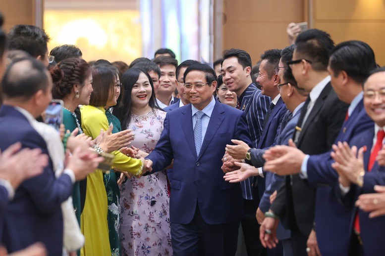 doanh-nhan-viet-nam-kien-tao-thinh-vuong-phung-su-to-quoc-1760324455.jpg