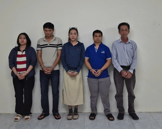 khoi-to-5-nguoi-trong-vu-tu-vong-sau-phau-thuat-tham-my-tai-bv-rhm-tham-my-paris-1760450396.jpg