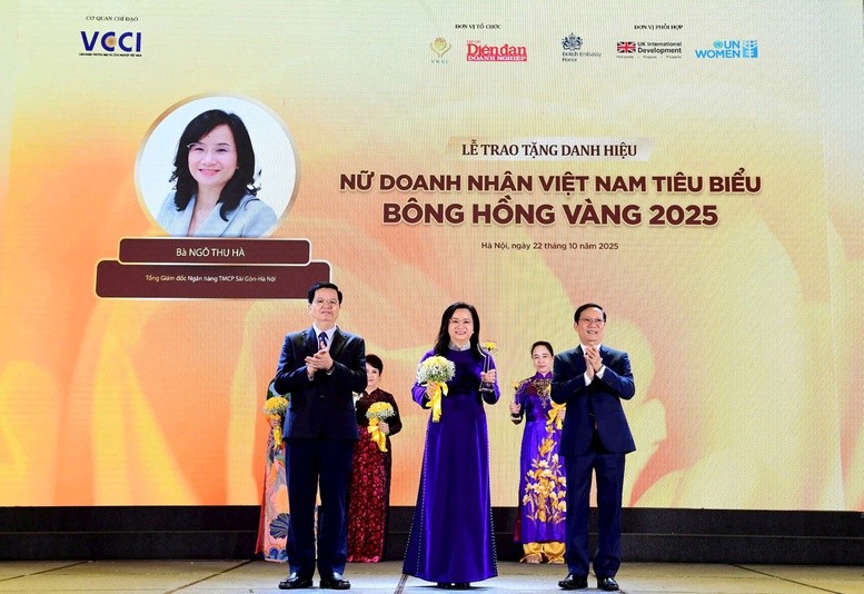 vinh-danh-cac-nu-doanh-nhan-viet-nam-tieu-bieu-bong-hong-vang-nam-2025-1761177359.jpg