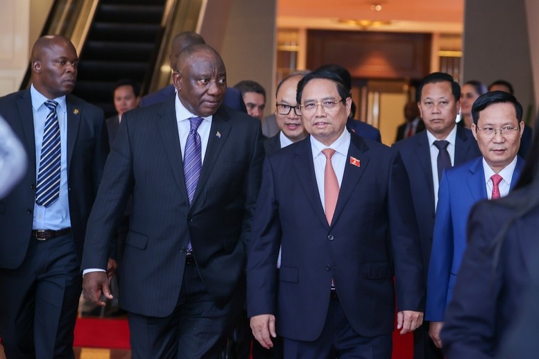 thu-tuong-pham-minh-chinh-va-tong-thong-nam-phi-keu-goi-doanh-nghiep-2-nuoc-day-manh-ket-noi-dau-tu-1761352896.jpg