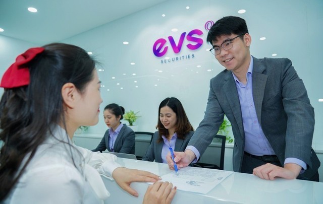 chung-khoan-evs-bi-phat-hon-11-ty-dong-do-nhieu-vi-pham-trong-chung-khoan-1765870257.jpg