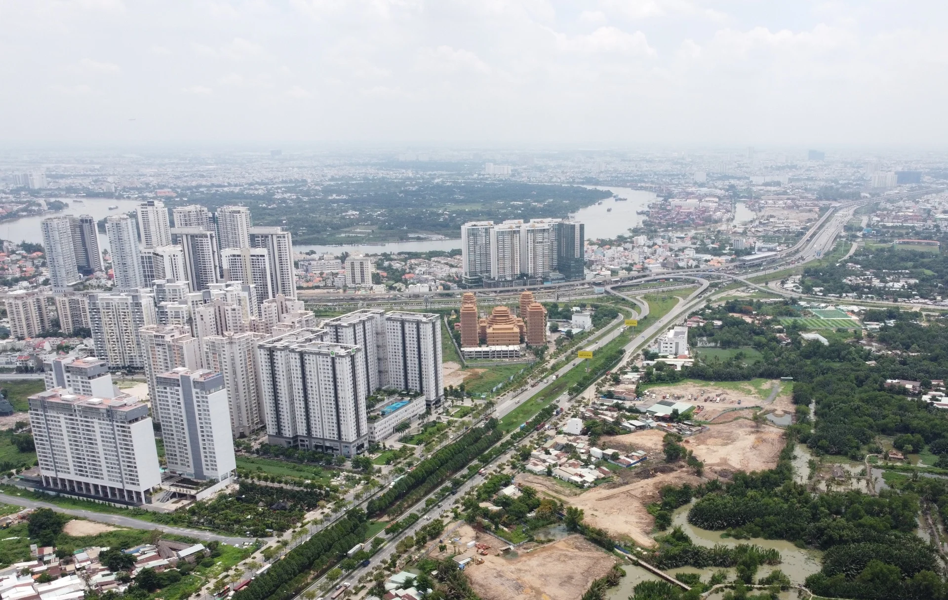 bat-dong-san-tphcm-dich-chuyen-manh-ra-cac-truc-ha-tang-hon-40000-san-pham-bam-vanh-dai-quoc-lo-1769144548.jpg