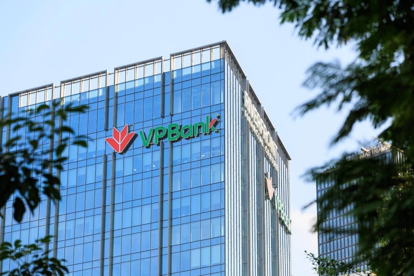 thanh-vien-hdqt-vpbank-dang-ky-mua-30-trieu-co-phieu-vpb-1777979072.jpg