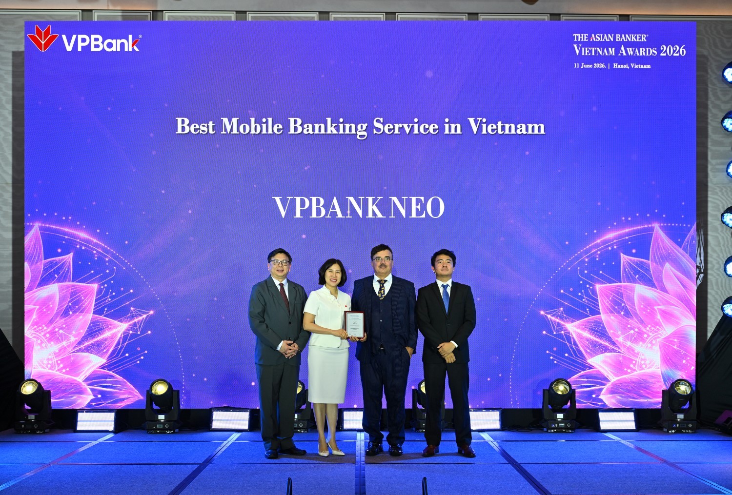 vpbank-nhan-3-giai-thuong-nganh-ngan-hang-tai-giai-thuong-the-asian-banker-1781397011.jpg